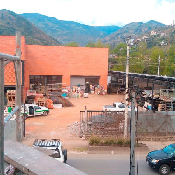 Centro Comercial Megahierro en Gualaceo